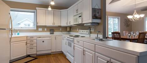 都會樓中樓客房, 2 間臥室, 壁爐 | 私人廚房 | 雪櫃、微波爐、咖啡機/沖茶器