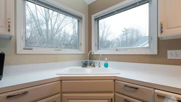 City Loft, 2 Bedrooms, Fireplace | Private kitchen | Fridge, microwave, coffee/tea maker