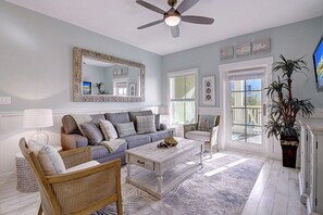 Smart-TV, DVD-Player, Bücher, Videothek