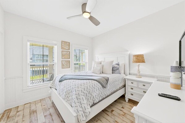 4 bedrooms, iron/ironing board, free WiFi, bed sheets