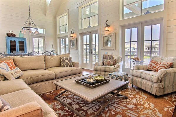 Smart-TV, DVD-Player, Bücher, Videothek