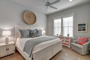 4 bedrooms, iron/ironing board, Internet, bed sheets