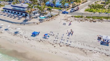 Una playa cerca