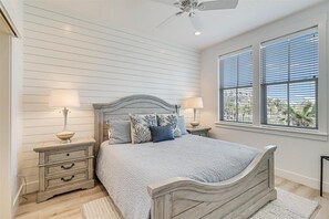 2 عدّة غرف نوم ومكواة/لوح كي وخدمة الإنترنت وملاءات أسرّة