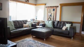 Smart TV, video game console, Netflix, DVD player