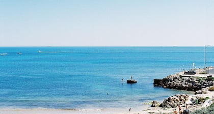The Fremantle House - longer stays, WiFi, Netflix, full aircon, private garden