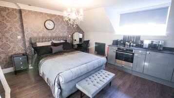 1 bedroom, desk, iron/ironing board, free WiFi