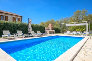 Piscine extérieure, piscine chauffée