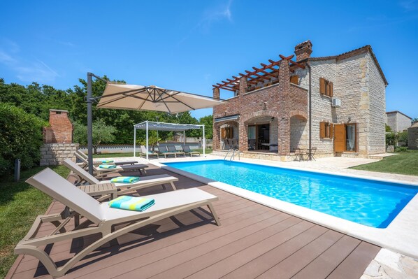 Piscine extérieure, piscine chauffée