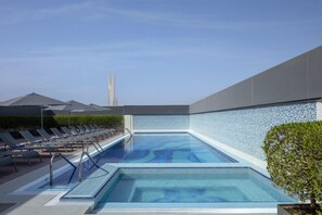 Outdoor pool, open 9:00 AM to 6:00 PM, sun loungers - Hyatt Place Riyadh Al Sulaimania (Riyadh)