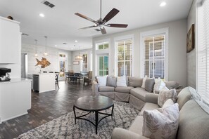 スマートテレビ、DVD プレーヤー、書庫、ビデオライブラリ