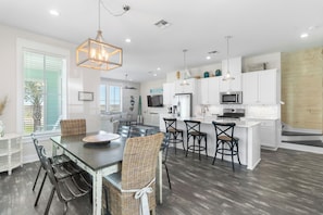 Fridge, microwave, oven, stovetop - Charming Home in Cinnamon Shore w/ Access to Many Resort-Like Amenities (Port Aransas)