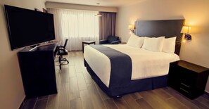 高级房, 1 张特大床, 无烟房 | 客房内保险箱、办公桌、熨斗/熨衣板、免费折叠床/加床