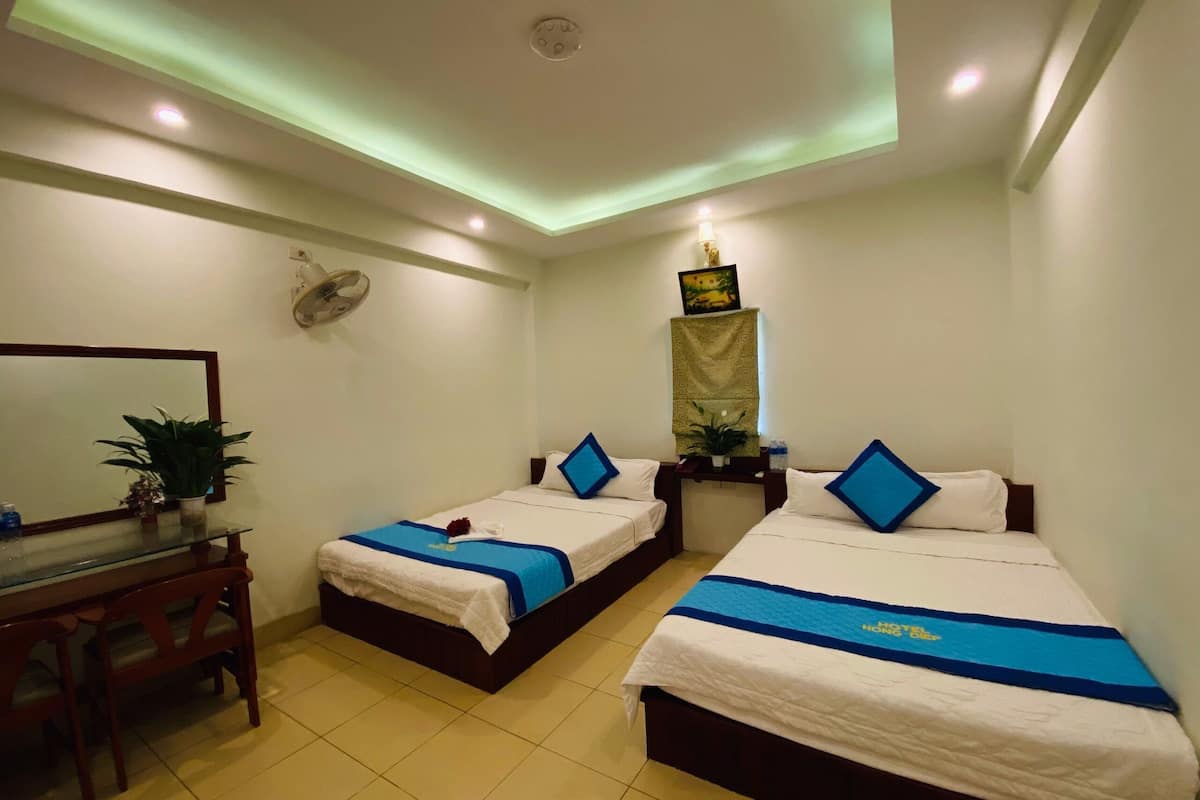 Family Double or Twin Room | Minibar, individually decorated, individually furnished, desk