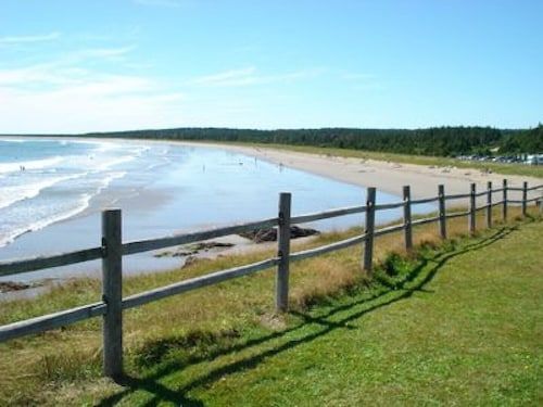 New Log Home avec magnifique vue sur l'océan dans le Village historique acadien