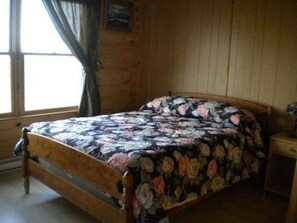 3 habitaciones, escritorio, tabla de planchar con plancha y wifi gratis