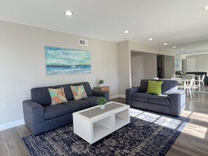 TV, video games, table tennis - **Water Slide!**Pool**Spa**Game Room!*Super Specials* (Anaheim)