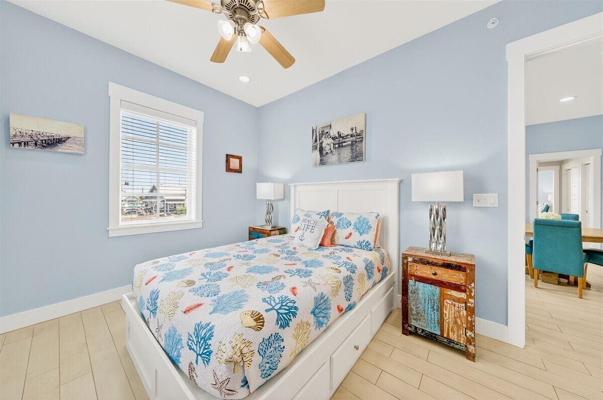 3 bedrooms, iron/ironing board, internet, bed sheets