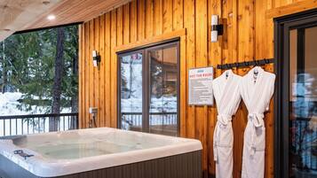 Luxury-Chalet, 3 Schlafzimmer, Whirlpool, Bergblick | Terrasse/Patio