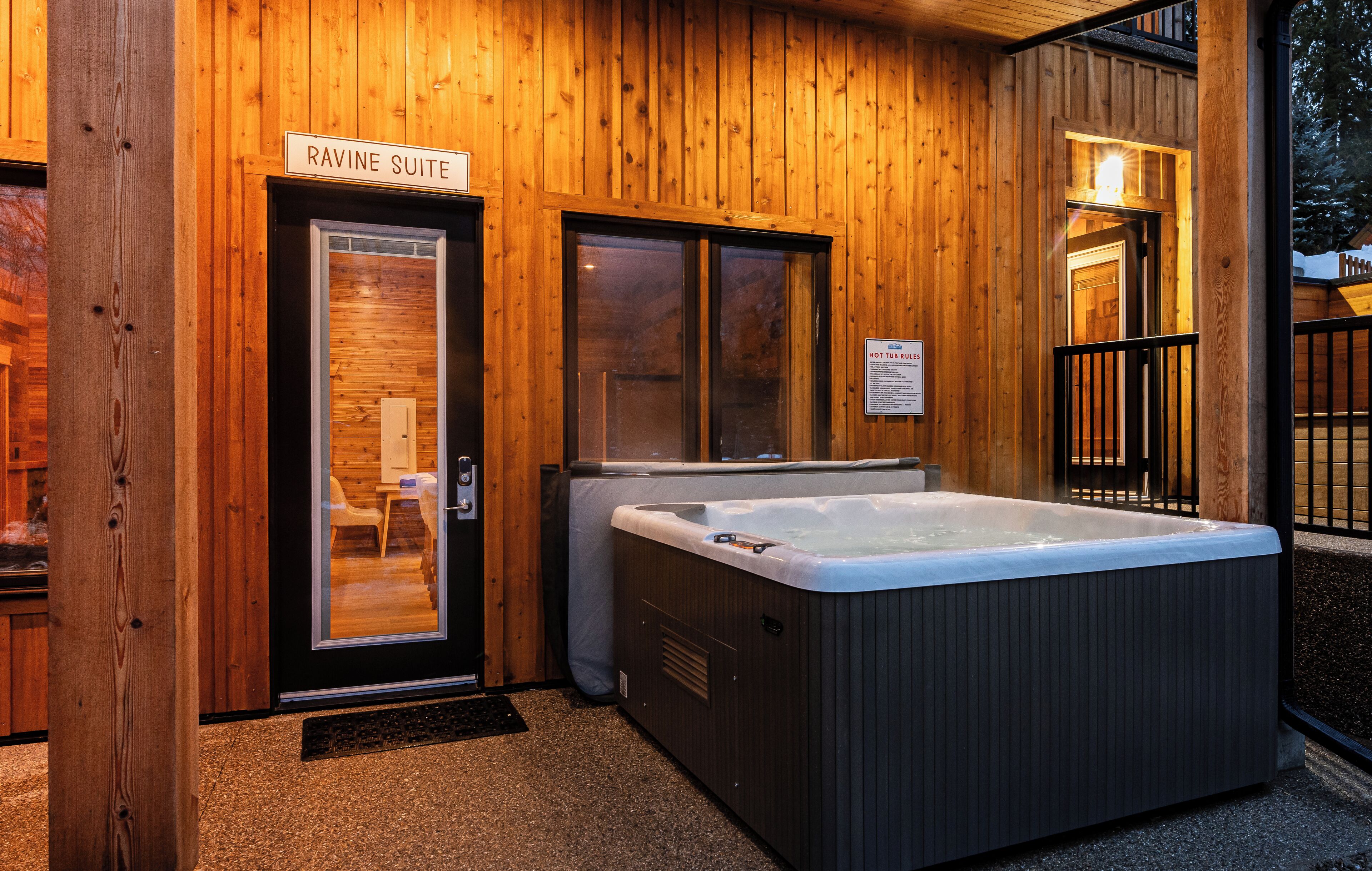 Chalet Luxe, 2 chambres, bain à remous, vue montagne | Terrasse/Patio