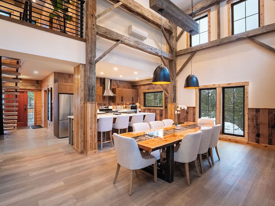 Luxury Chalet, 3 Bedrooms, Hot Tub, Mountain View | In-room dining