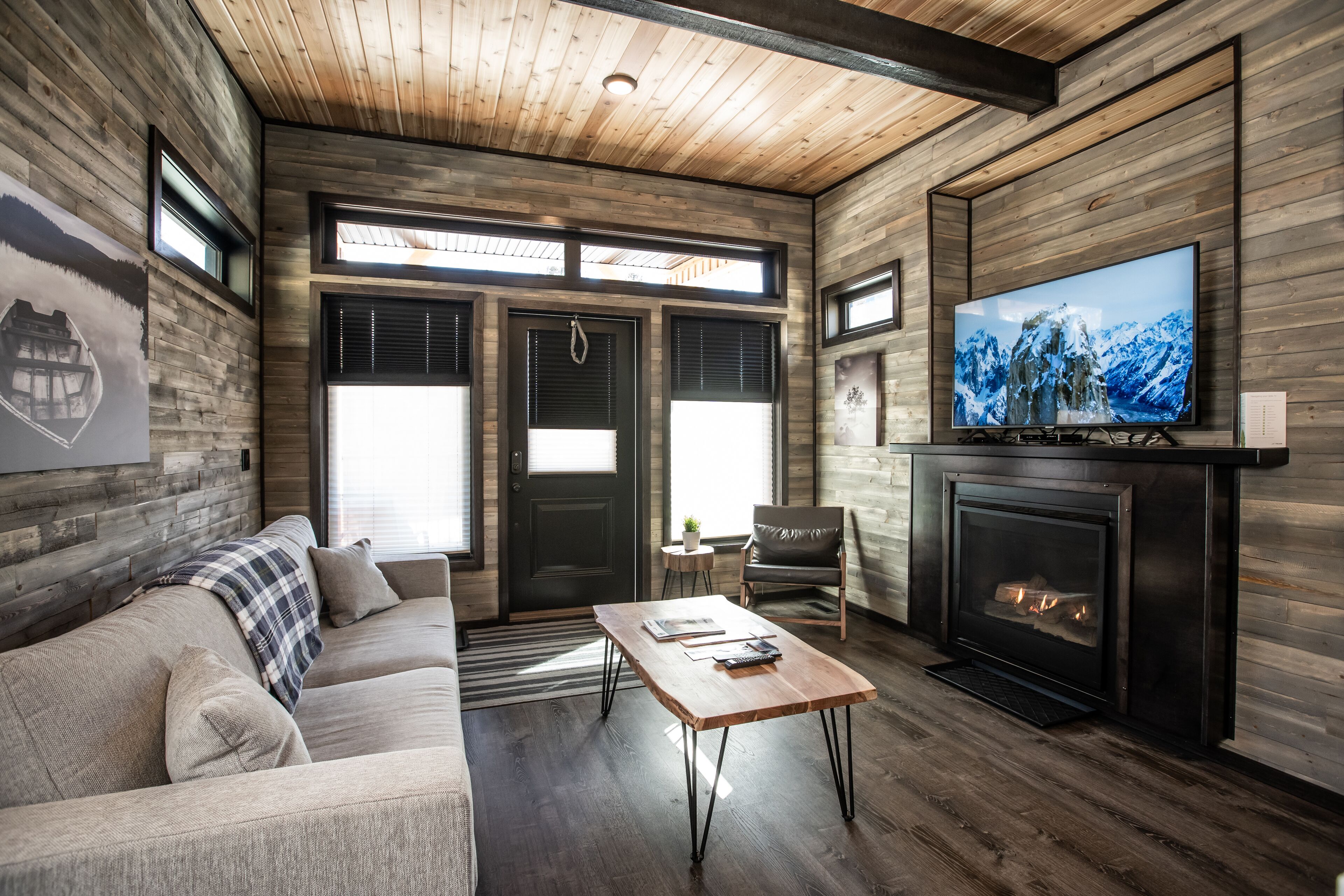 Premium Cabin, 1 Bedroom, Kitchen, Mountain View | Bed sheets