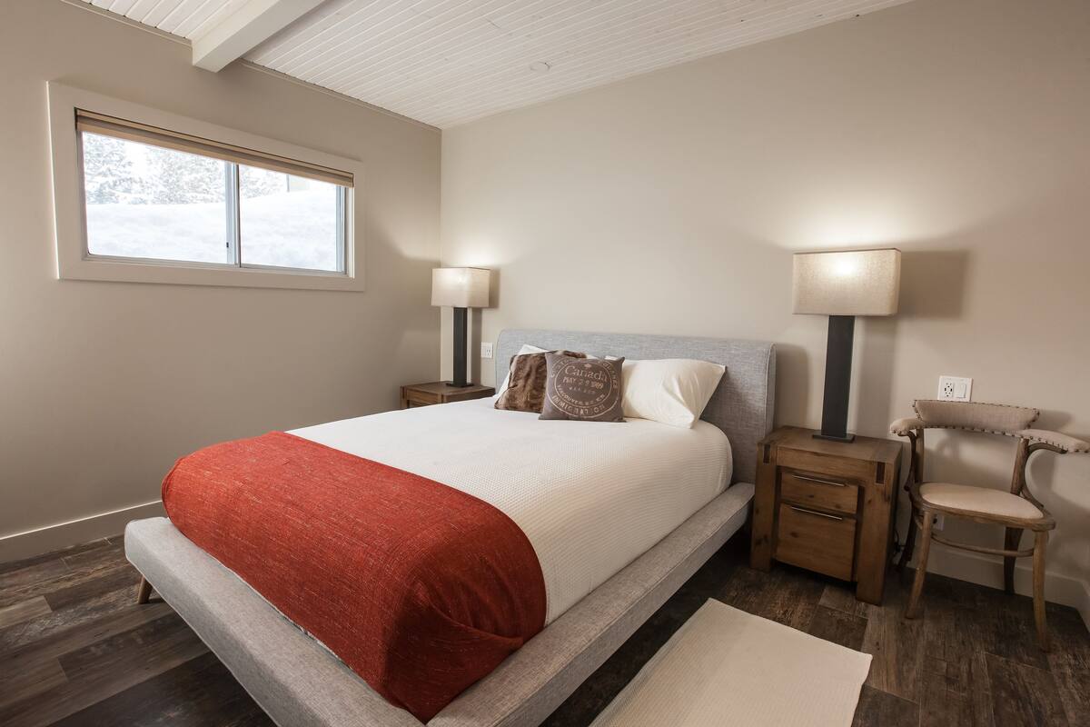 Caboose Suite | Bed sheets