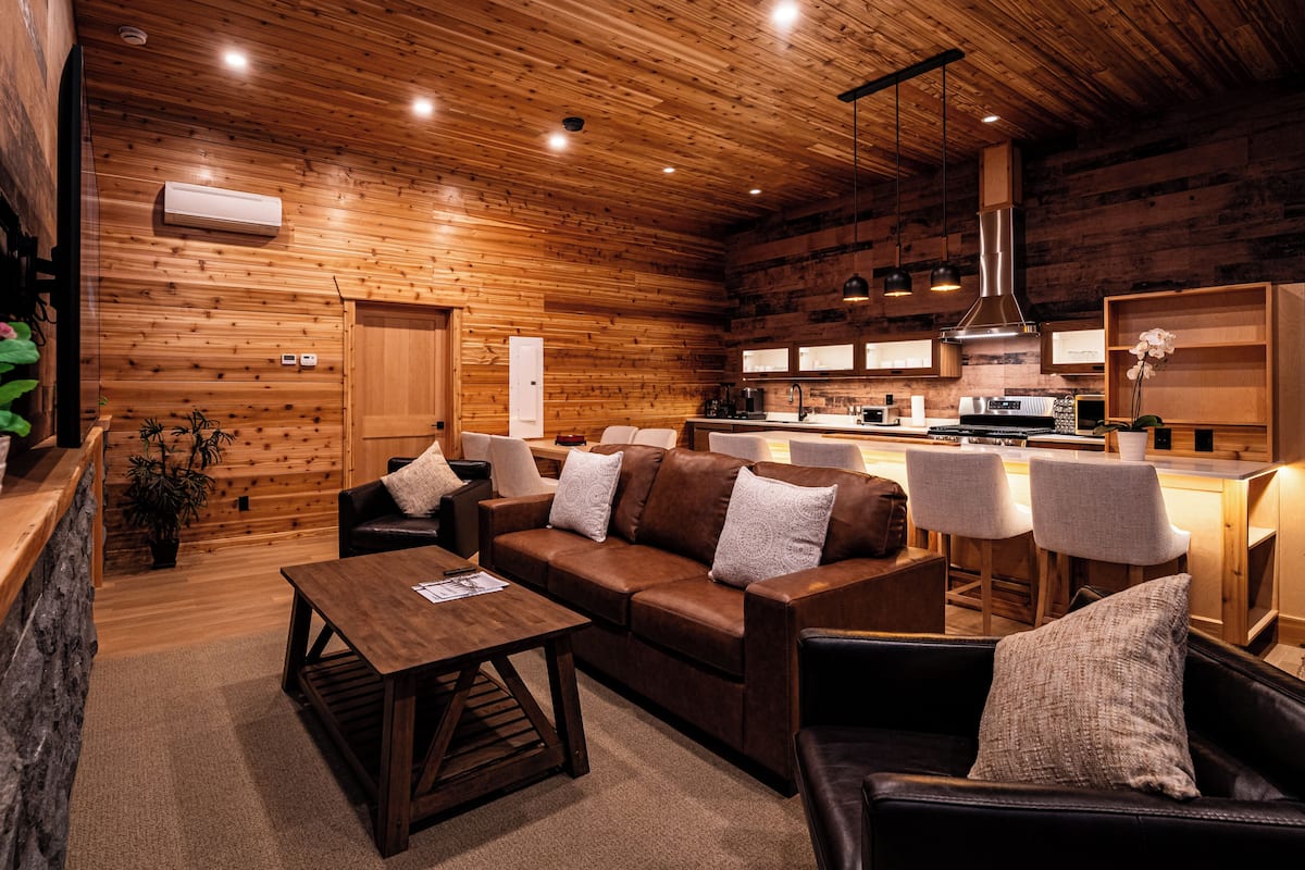 Luxe chalet, 2 slaapkamers, bubbelbad, uitzicht op bergen | Beddengoed