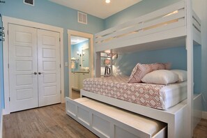 2 chambres, fer et planche à repasser, lit parapluie, accès Internet