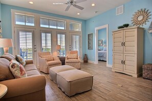 Smart-TV, DVD-Player, Bücher, Videothek