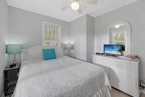2 bedrooms, iron/ironing board, free WiFi, bed sheets - AQUA OASIS at The Truman Annex in Key West (Key West)