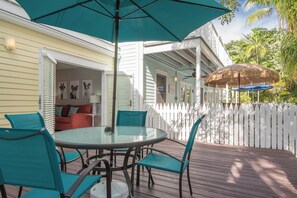 屋外ダイニングエリア