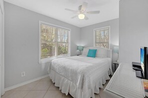 2 bedrooms, iron/ironing board, free WiFi, bed sheets - AQUA OASIS at The Truman Annex in Key West (Key West)