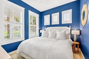 5 bedrooms, iron/ironing board, internet, bed sheets