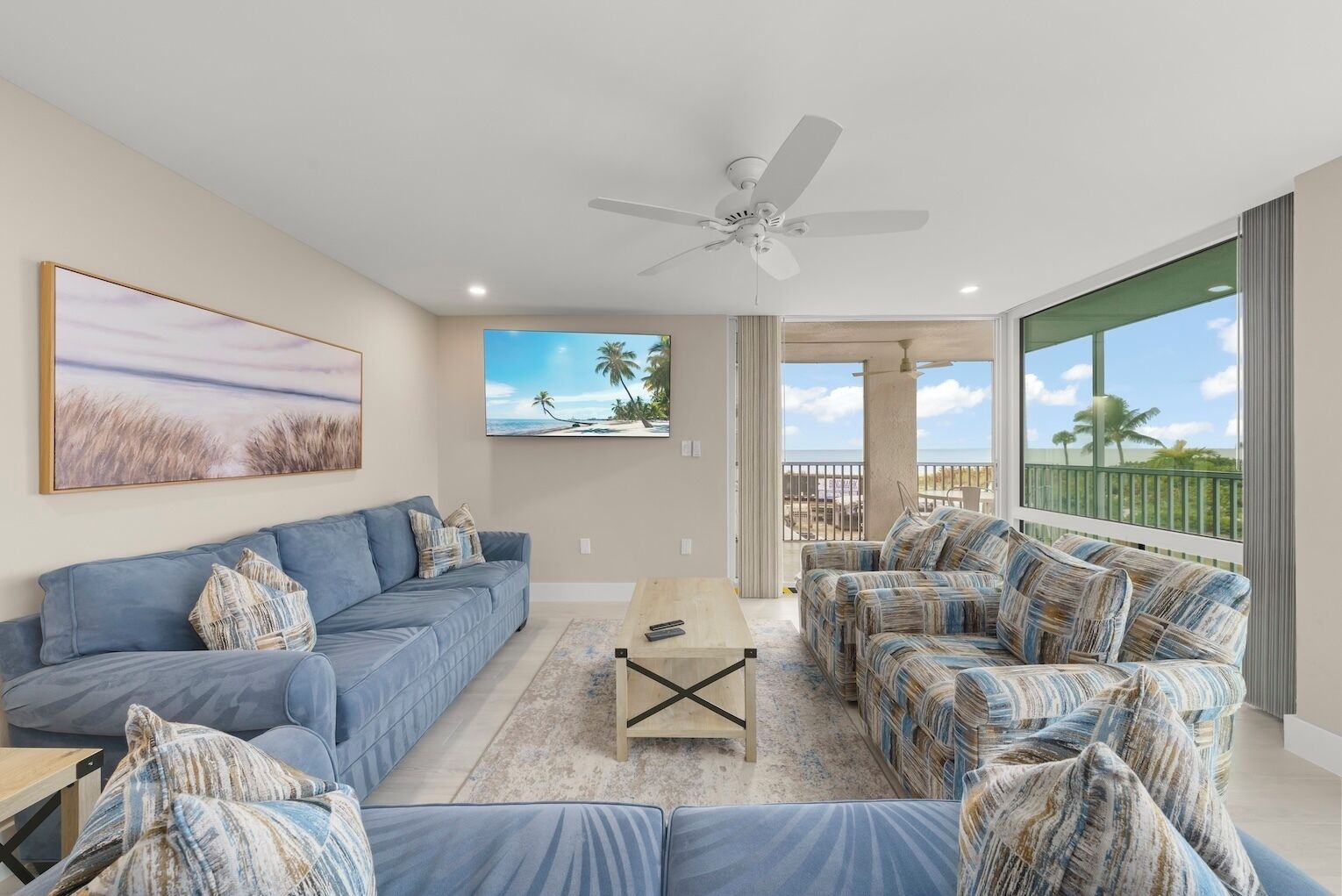 Televisión, reproductor de DVD y estéreo 