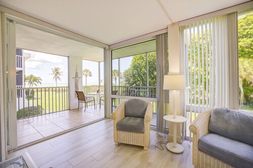 Lovely Beach View 2 Schlafzimmer, 2 Bäder am West Gulf Drive