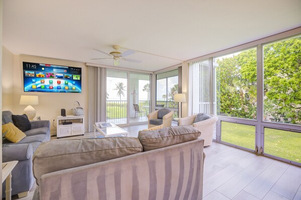 Tv, dvd-spelare och en stereo