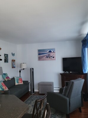 Smart TV, fireplace, video games, Netflix