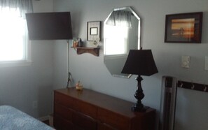 2 bedrooms, iron/ironing board, free WiFi