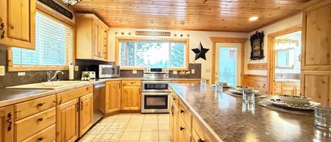 ثلاجة، ميكروويف، فرن، موقد طهي مسطح