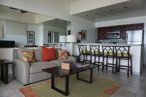 Smart TV, DVD player - Direct Oceanfront Waikiki!  Parking at Waikiki Shore included! (Honolulu)