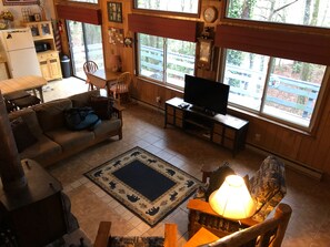 Smart TV, fireplace, DVD player, stereo