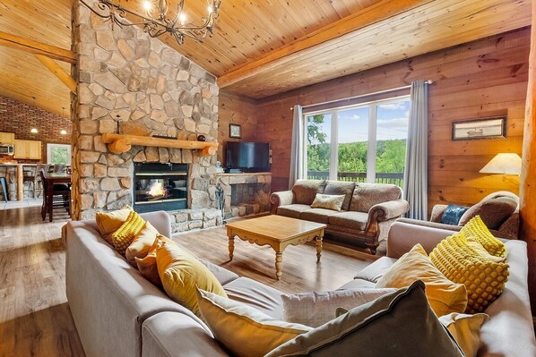 Smart TV, fireplace, stereo