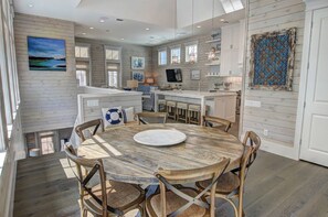 Dining - Luxury Beach Home@Cinnamon Shore by Green Space w/! Great On-Site Amenities (Port Aransas)
