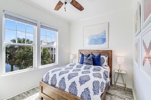 4 bedrooms, iron/ironing board, WiFi, bed sheets