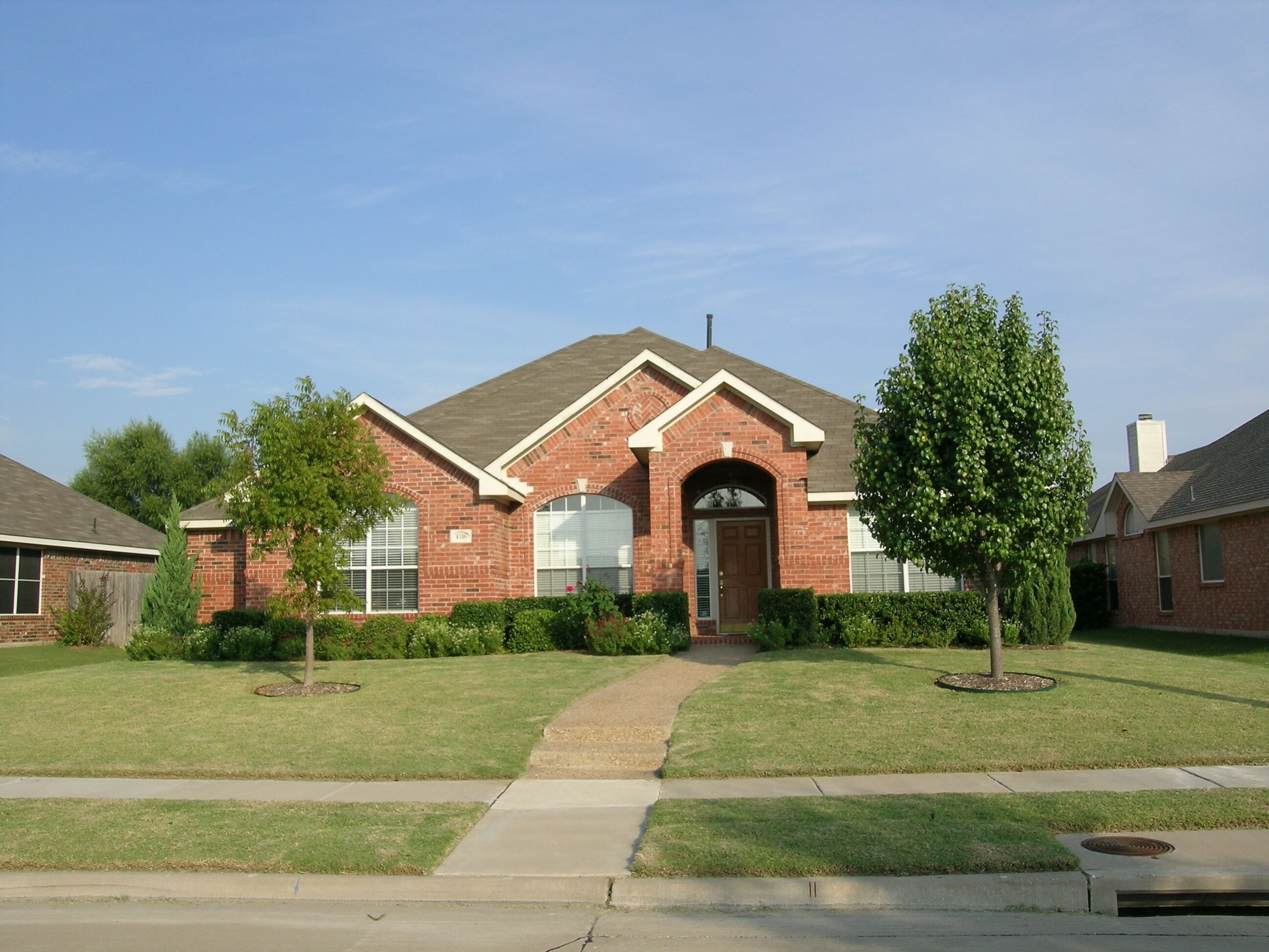 Cozy accommodations in quiet neighborhood, close to highways and attractions