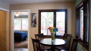 4 Schlafzimmer, Bügeleisen/Bügelbrett, kostenloses WLAN, Bettwäsche