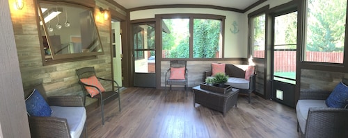 Fully Furnished, 2000 Square Foot Rancher Style Home, With Air Conditioning