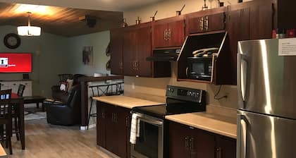 Fully Furnished, 2000 Square Foot Rancher Style Home, With Air Conditioning