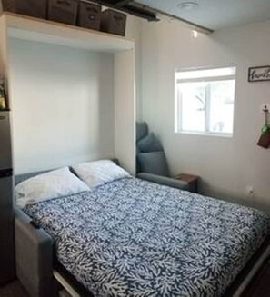 1 bedroom, internet, bed sheets